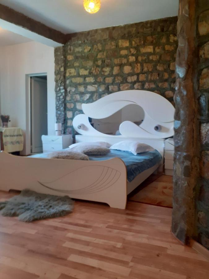 Barlogul Ursilor Lepsa Hotel Екстериор снимка