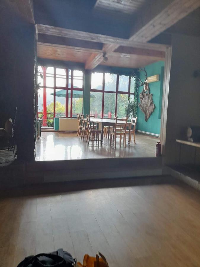 Barlogul Ursilor Lepsa Hotel Екстериор снимка