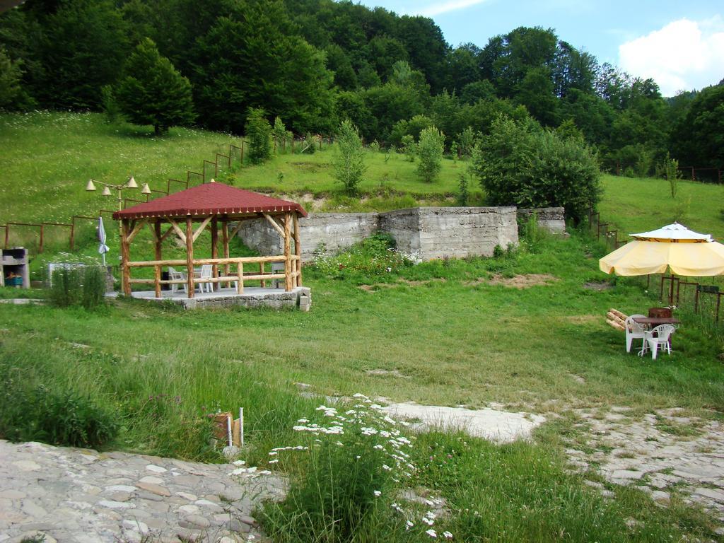 Barlogul Ursilor Lepsa Hotel Екстериор снимка