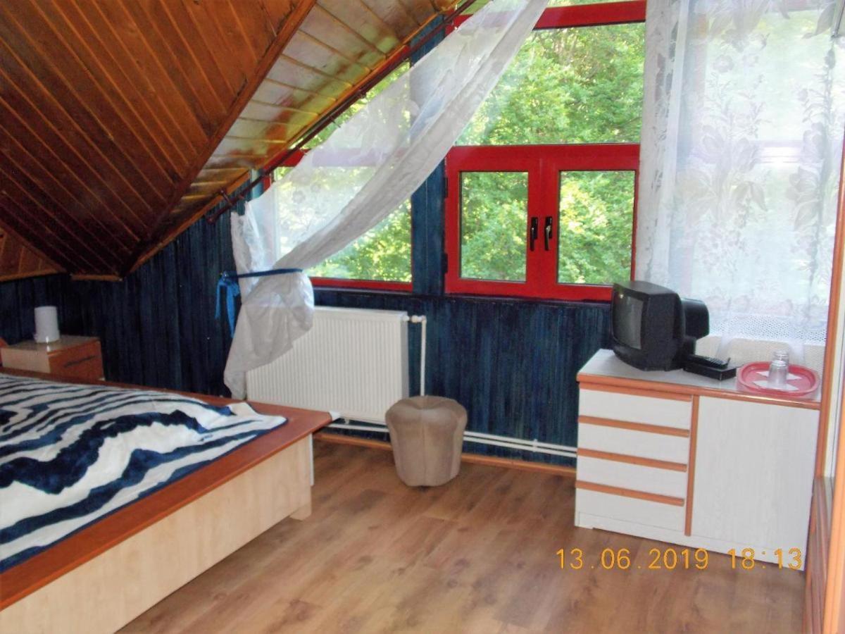 Barlogul Ursilor Lepsa Hotel Екстериор снимка